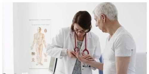 骨质增生|很多病都不算病,只是人老了,这4类疾病无需过度治疗,不用担心