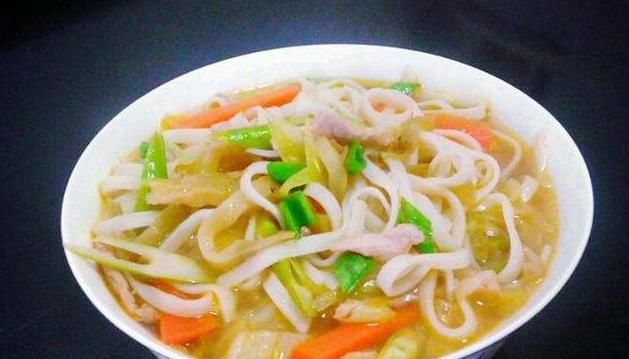  煮面条等水开了再下锅，那你煮的肯定不好吃，正确方法很简单