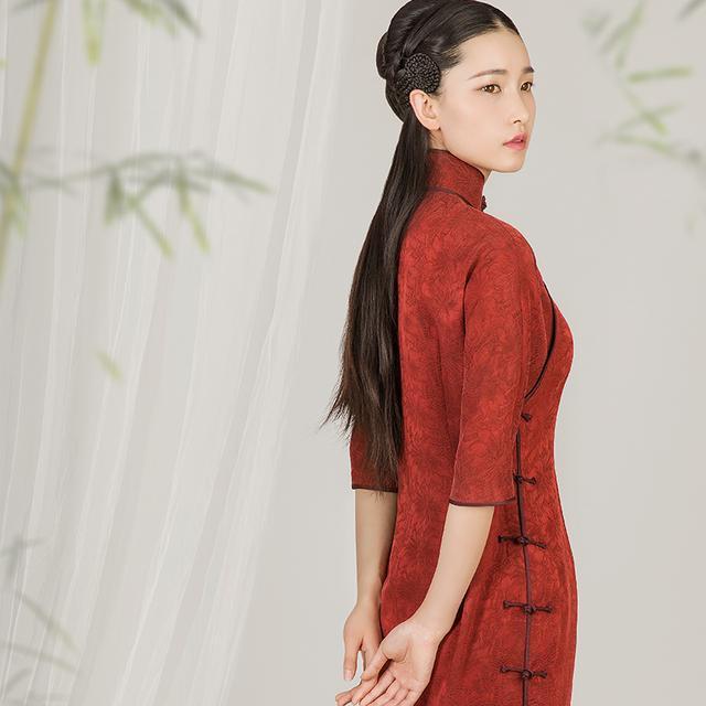 真丝 穿着旗袍的东方佳人,拥有倾城之美,亦是所有男人的穿肠毒药