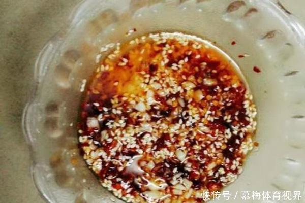 入味|凉拌莴笋丝不要焯水,一招吃遍天,莴笋丝香脆又入味,太开胃了