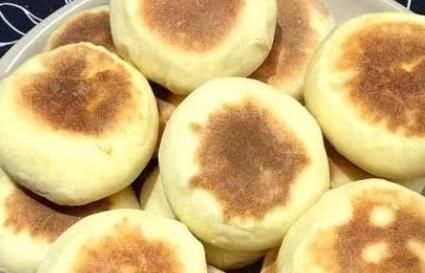 鸡蛋|两个鸡蛋,一碗面粉,不加一滴水,教你做香甜软糯的“面包饼”