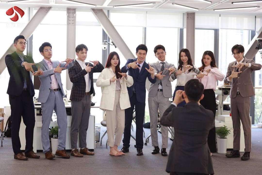 借口 《闪闪发光的你》惊现“易式拷问” ，易立竞“借口”称是“角色需要”