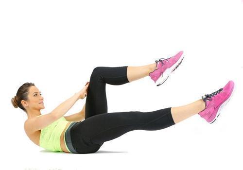 瑜伽垫|菲律宾健身美女,前凸后翘,腰肢纤细,一双大长腿笔直又纤细