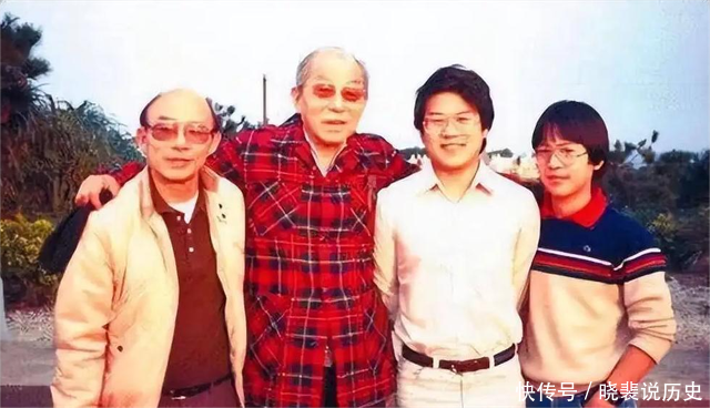 张学良独子张闾琳,74岁回东北不会说汉语,摸着已逝父亲铜像痛哭_【快资讯】