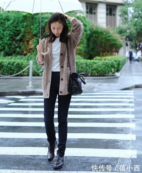 搭配 40岁女人春季要穿得随性,给你分享几套洋气穿搭,打造出女神范