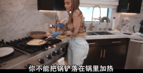 真人秀|希尔顿下厨真人秀，喂狗吃鱼子酱，厨具镶满钻石，网友们：毫不做作