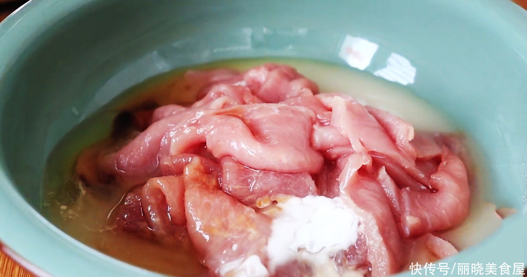 肉片|水煮肉片原来这么简单，学会这个窍门，肉片鲜嫩入味，真好吃