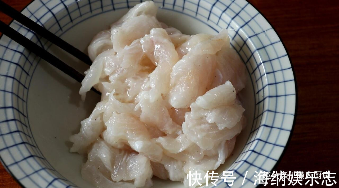 柠檬鱼片|酸菜鱼吃腻了，教你柠檬鱼片的做法，鱼肉爽滑，酸辣清香解油腻