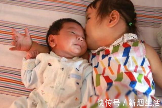 孩子|老二照猪养：二胎不仅没有兴趣班，也没有精致饭菜，原因现实