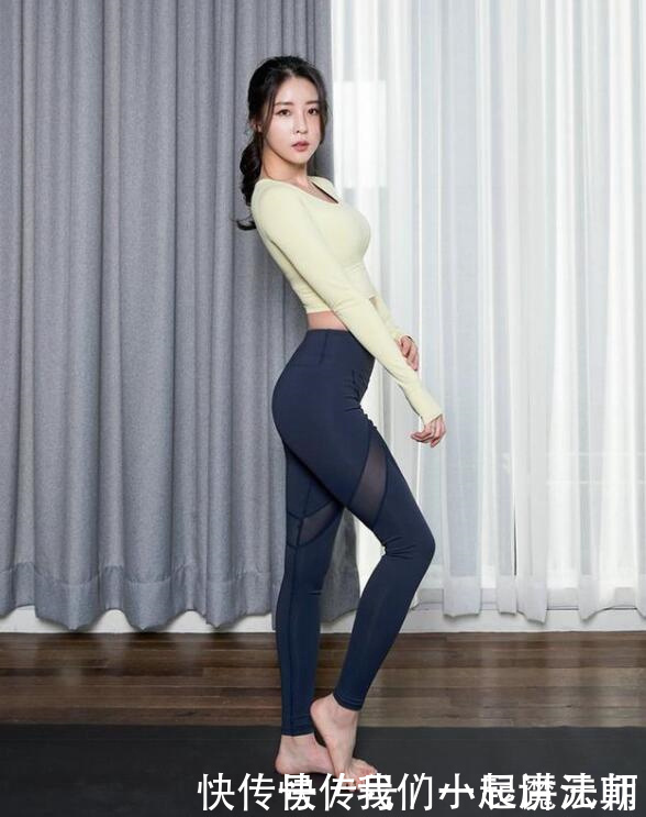 紧身打底裤 小姐姐爱穿紧身打底裤,展露傲人曲线身姿,增添个性时尚感