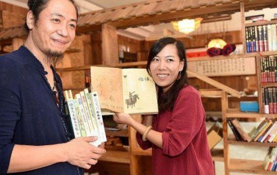 女教师&5年前,说“世界那么大,我想去看看”的辞职女教师,现状如何