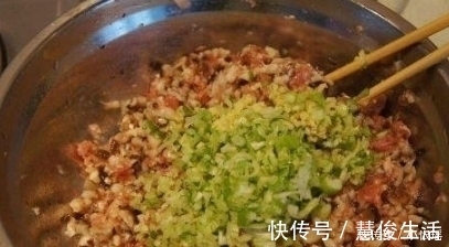 过年包饺子就用此菜，比芹菜营养比韭菜香，我家一周3次吃不够