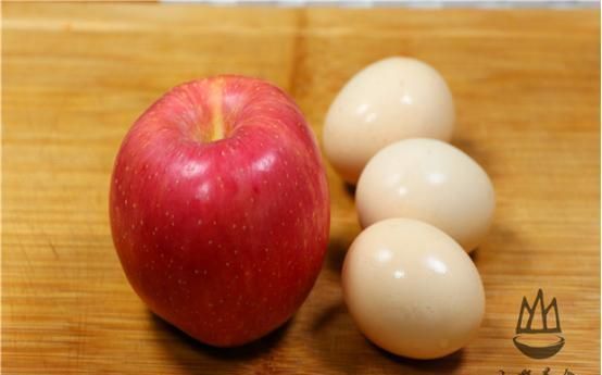 保鲜膜|苹果加鸡蛋这样吃,95岁老奶奶的长寿秘诀,比人参还补,健康美味