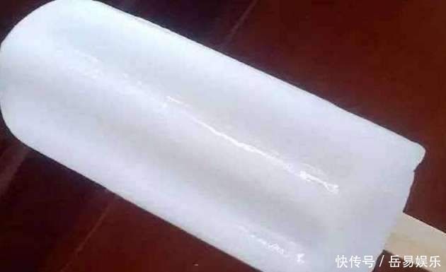  如果你在沙漠快渴死，出现了4种雪糕，我赌全部财产都会选第二个