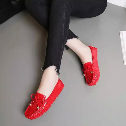 开春还在穿小白鞋？细高跟都out了，现在流行这几款