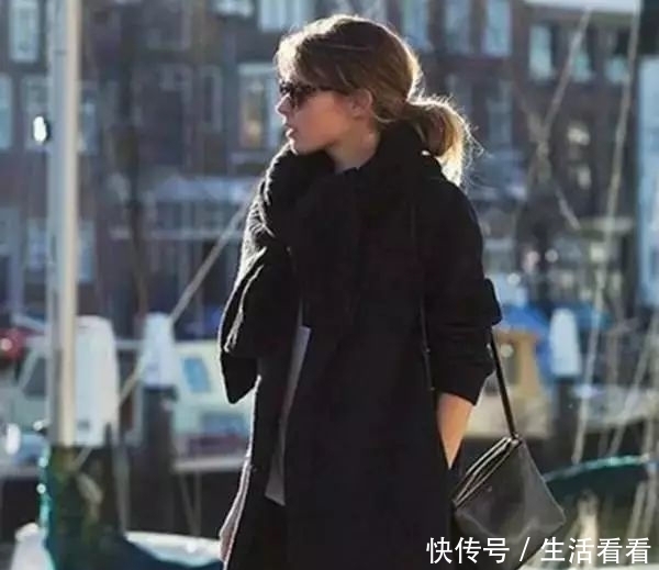 灰色大衣|原来围巾和大衣这么配,让你轻松撩到男神!女人最热爱的就属它了