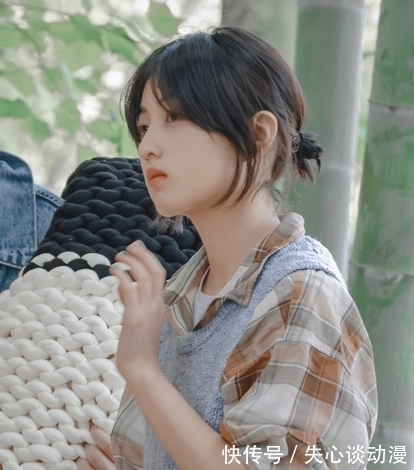 张子枫|蘑菇屋嘉宾吃饭太拥挤，张子枫下意识的高级素养，是装不出来的