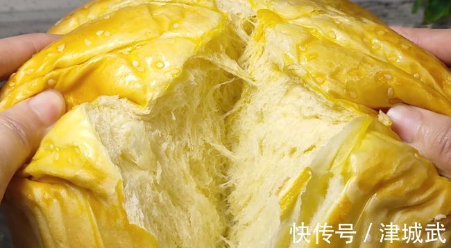 想吃面包不用买,方法简单不用烤箱,在家就能做,出锅暄软又拉丝