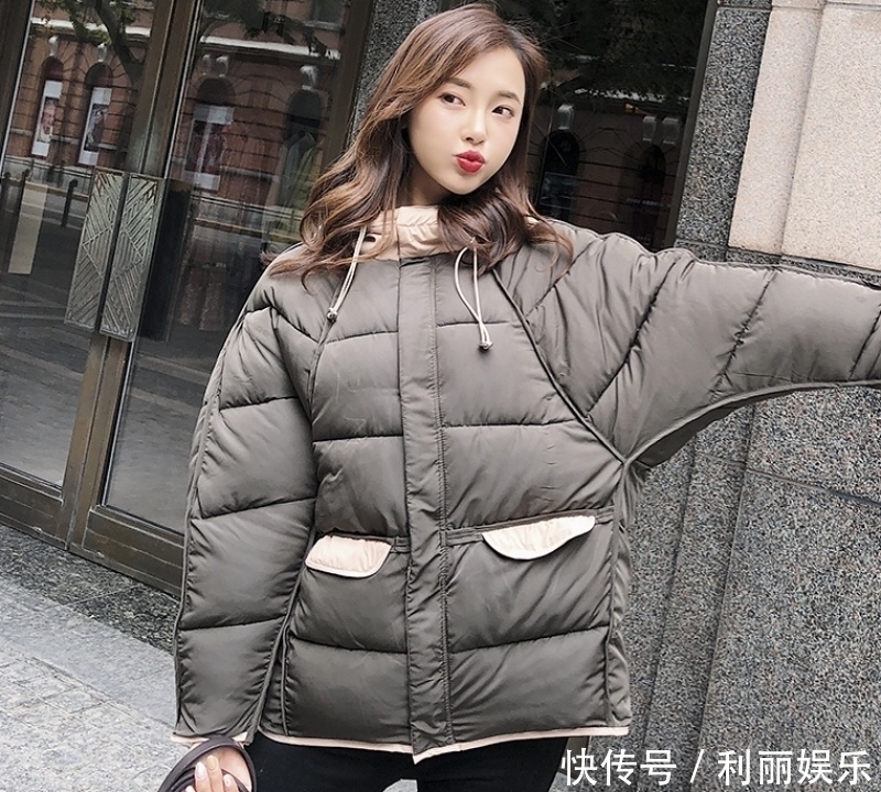 终于等到今年流行的羽绒服了:80后女人穿,瞬间变成妙龄女孩