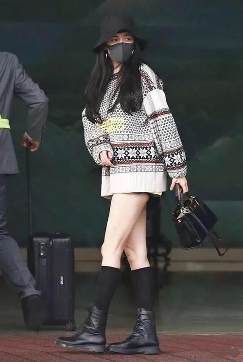 长度|露脚踝已经过时了，今夏“露袜”才是真时髦，轻松赚足回头率