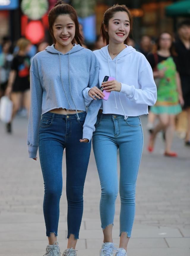 女神打底裤穿搭，才能避免单调无趣，身材火辣