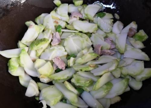 春季，遇见这菜别手软，简单炒一炒，营养互补，大人小孩都爱吃！