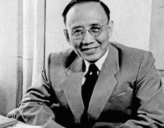 校经#郭沫若全国题字很多,仅一处与康生同题,网友称书法造诣不分伯仲