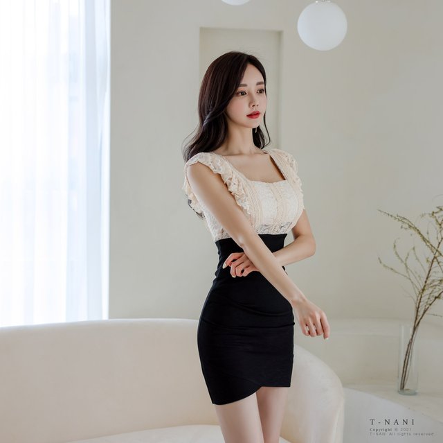 奶油|时尚女装搭配欣赏:女神孙允珠的奶油咖啡榛果甜杏无袖挂肩裙