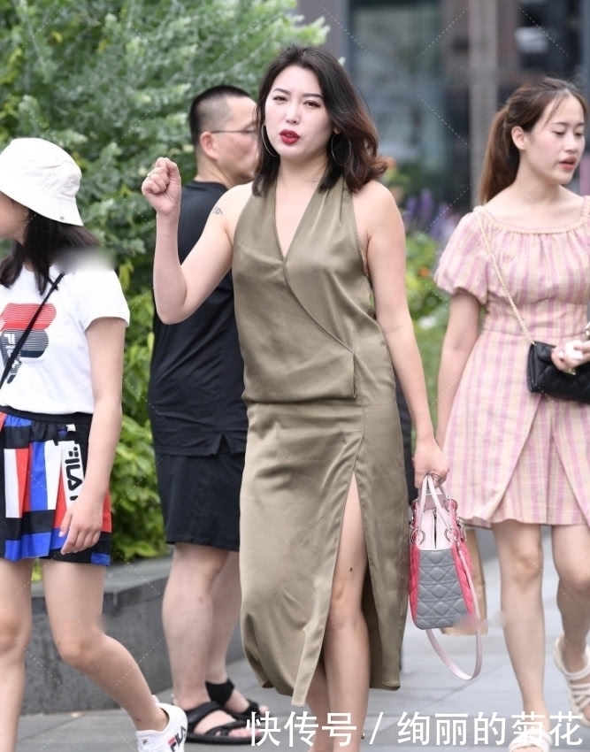 衣服|背影好看的辣妈,不看正面也能迷倒路人吧?