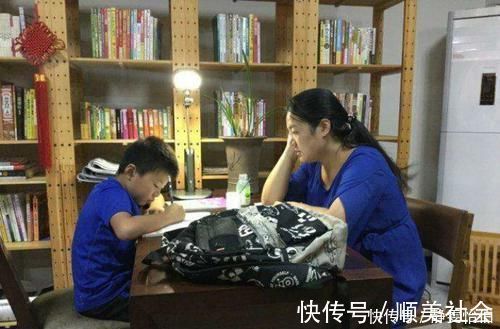 班主任|爸妈当班主任是什么感受孩子试卷还没发,已经准备好挨打了