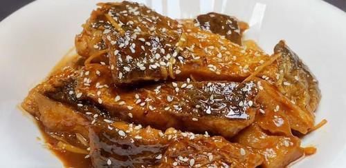 小葱|入冬后要多吃鱼，学会懒人做法，用料简单营养，出锅连汤汁都不剩