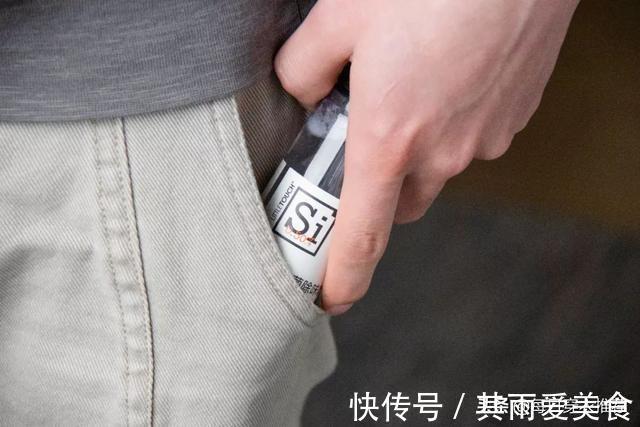 熟悉的味道 当女神脱下球鞋后,原来气味也会那样的酸爽