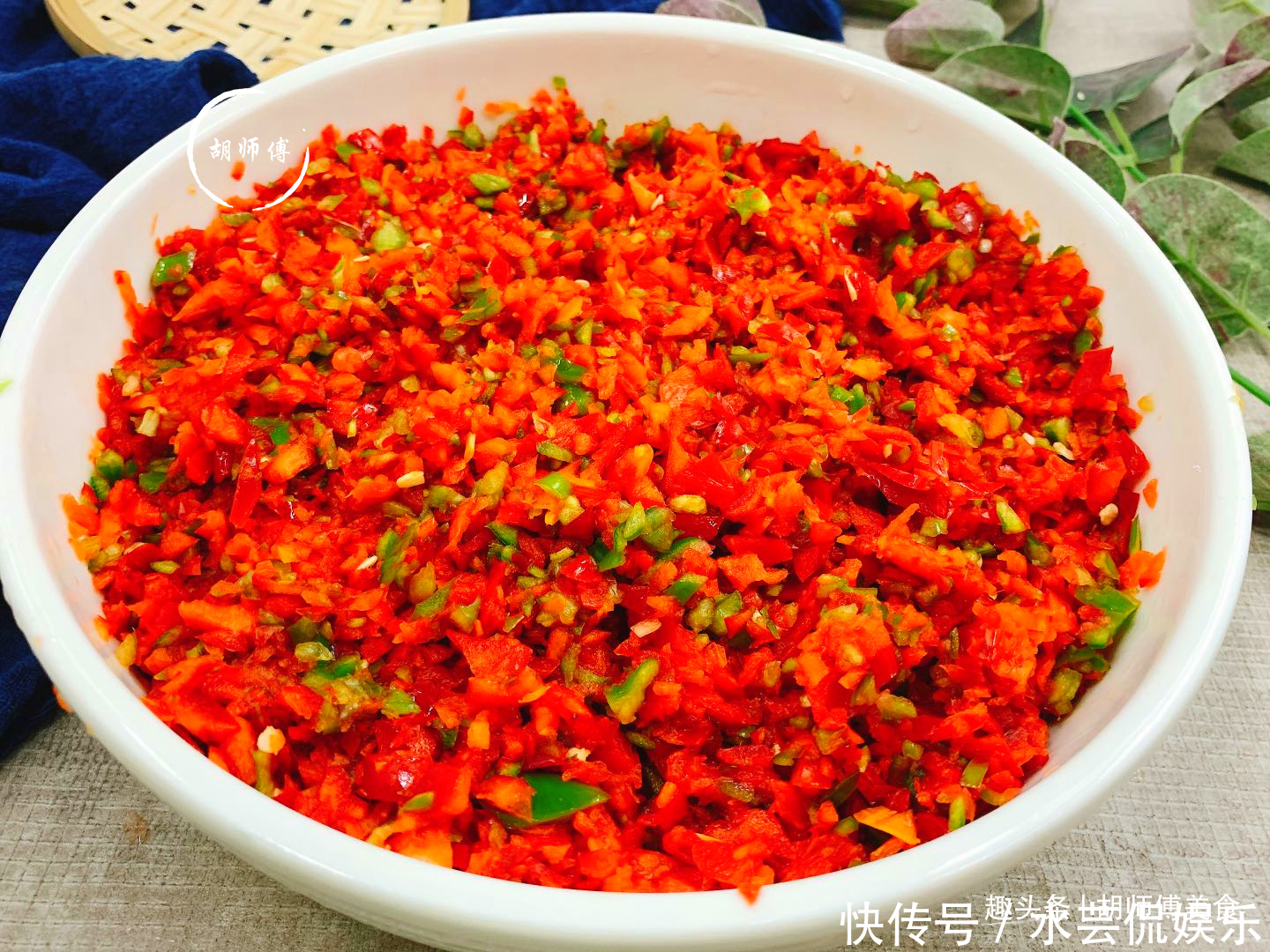 椒放入到|做辣椒酱时,只放盐可不行!多加2样料,辣椒酱不发霉不长毛,香