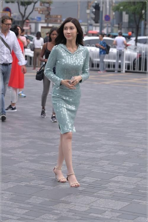 气质 淡青色亮片裙,时尚优雅,尽显成熟女人气质!