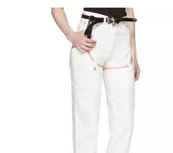 裤子 Gigi的裤子很特别, 但搭配抄了妹妹贝拉的造型!