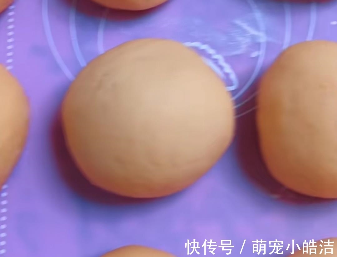 红薯做的小糖饼，柔软好吃，孩子吃不够