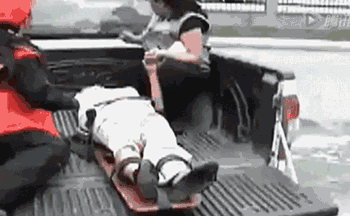 |搞笑GIF趣图:墨镜一带,谁都不认识