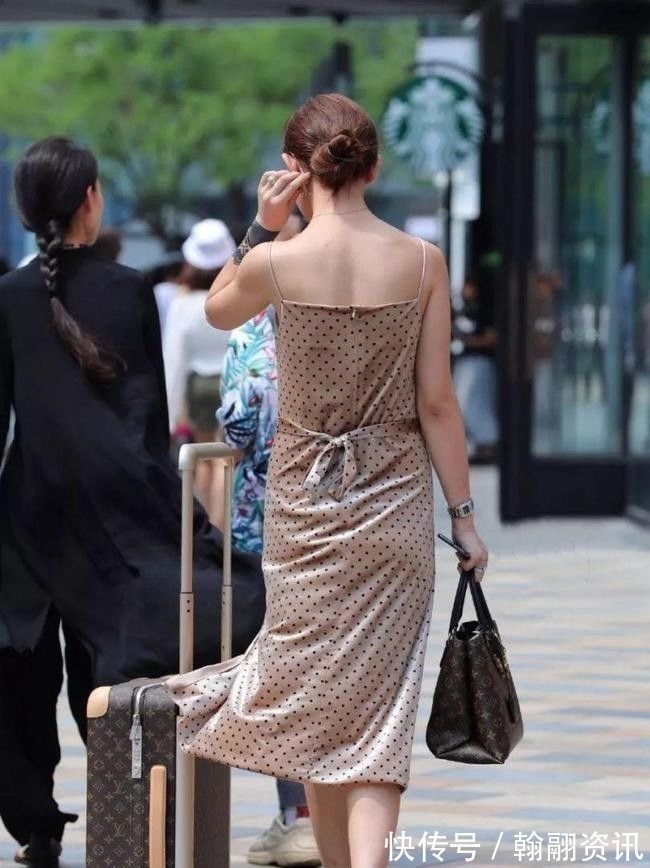 美女 好的裙子太挑人,想要驾驭必须自身有气质,那样才能好看