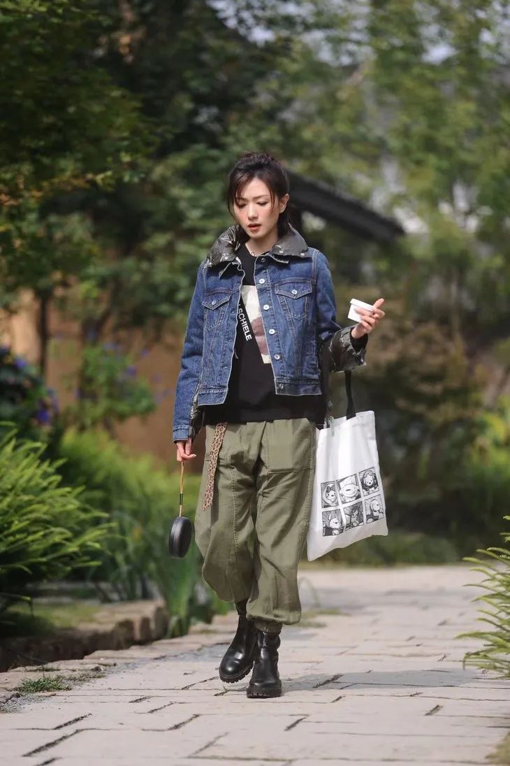  肉丝，别以为我没看出来你穿睡裤出门|下周穿什么 | 肉丝