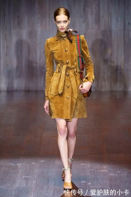 衣服|蝴蝶结也可以优雅又高级，2021年秋天超火的元素，穿上时髦极了！