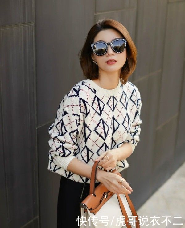 40岁女人也能又美又灵动，穿对轻松减龄“十岁”，跟着穿很时尚