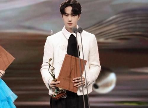 裁判|王一博又被夸了,国际舞者裁判公开赞美,粉丝高呼:捡到宝了