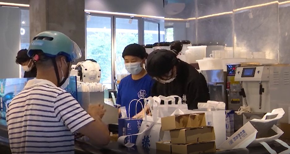 噱头|【热点调查】“熬夜水”受热捧 真养生还是智商税?噱头大于功用 还可能伤身体