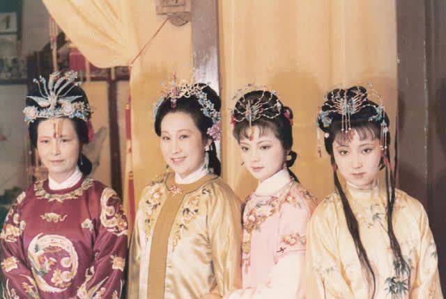 贾宝玉|贾元春为何进宫多年都默默无闻,而在死去的前三年却突然被封妃