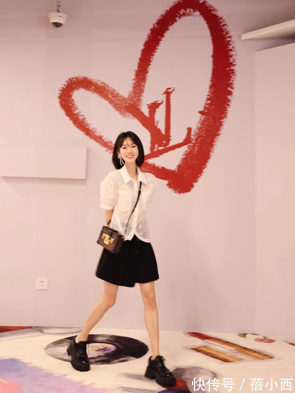 衬衫|衬衫穿出“推销员”形象?只要掌握这4个穿搭要素,高级又时髦