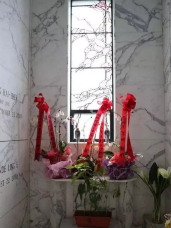 天壤之别|看了中国宋庆龄的墓地，再瞧瞧美国宋美龄的墓地，姐妹二人天壤之别！