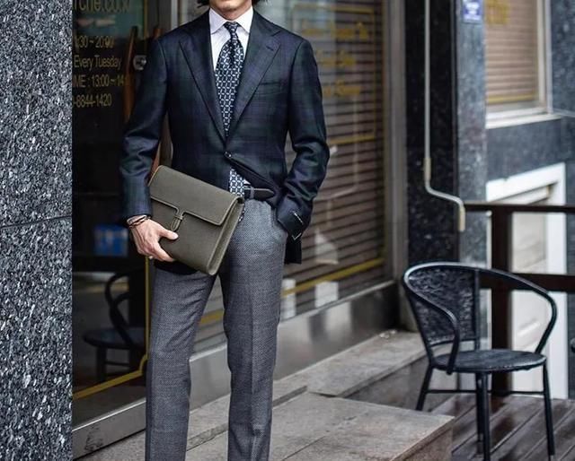 包袋品牌那么多，为什么只有它能征服所有挑剔有品绅男