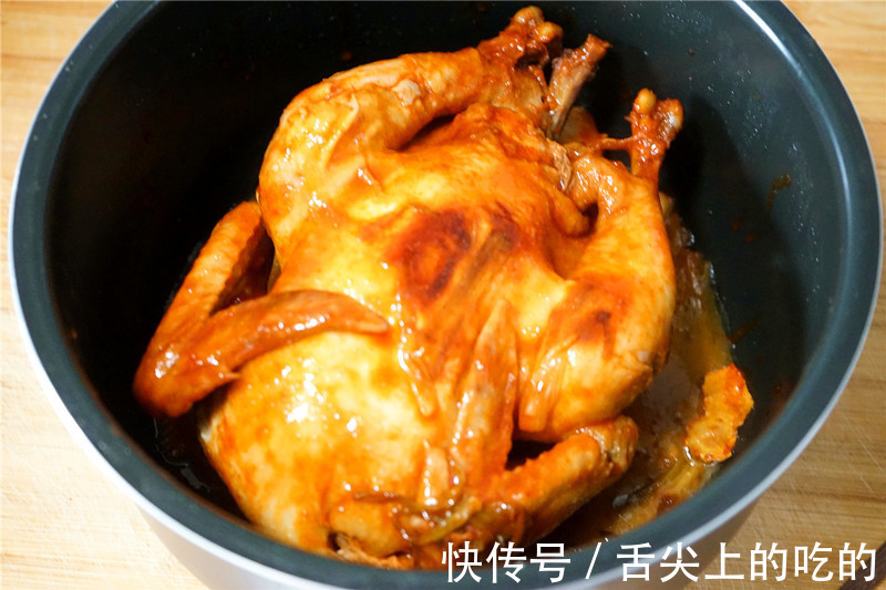 三黄鸡|电饭煲蒸鸡,顺滑可口,醇香脱骨,比烤鸡更香,上桌就被抢光