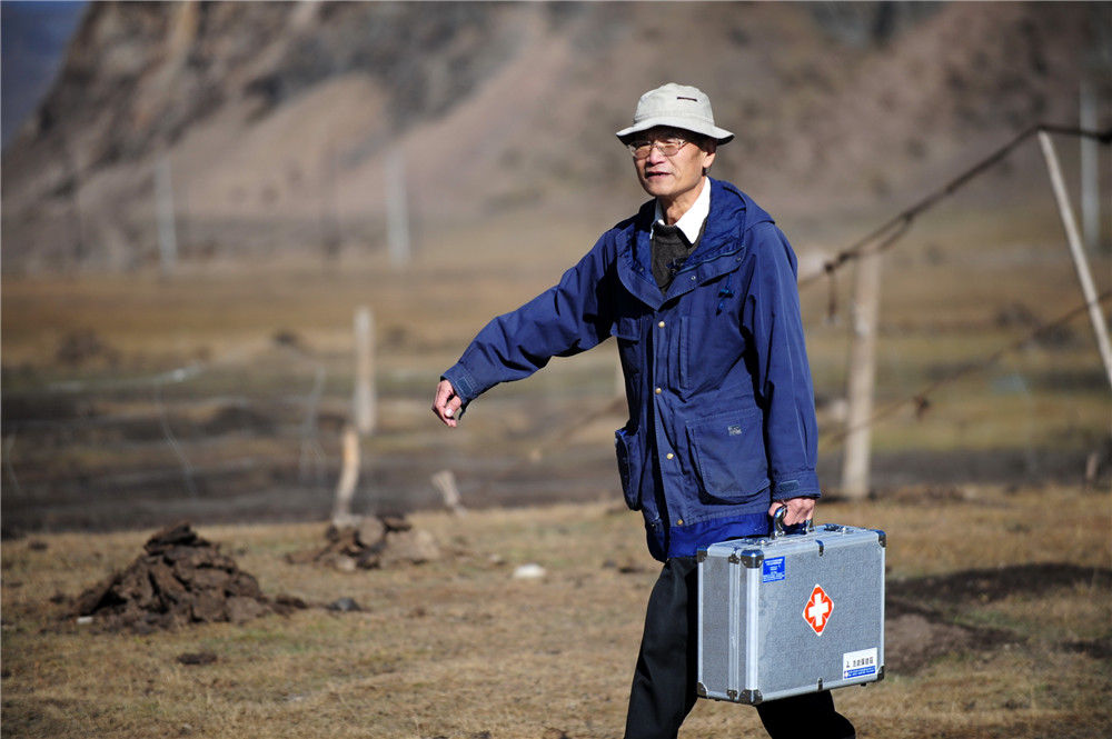 高原|青丝变白终不悔！“上海小伙”藏乡高原行医52年