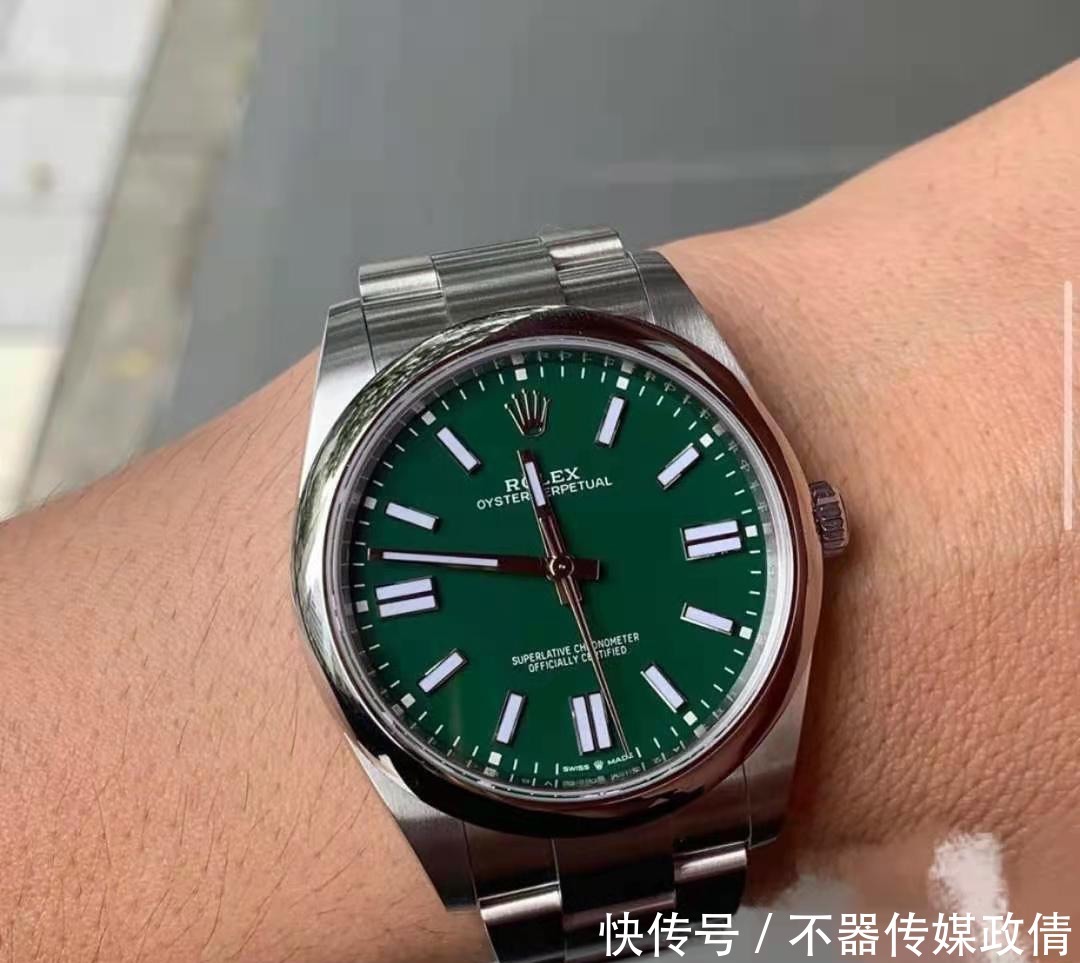 同样是4万左右,欧米茄海马300和劳力士蚝式恒动,你会选谁